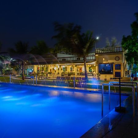 Quality Inn Palms Gāndhīdhām Exteriör bild