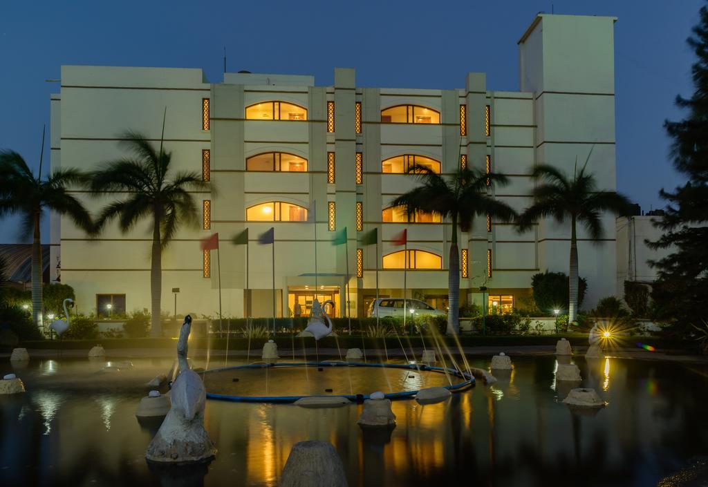 Quality Inn Palms Gāndhīdhām Exteriör bild