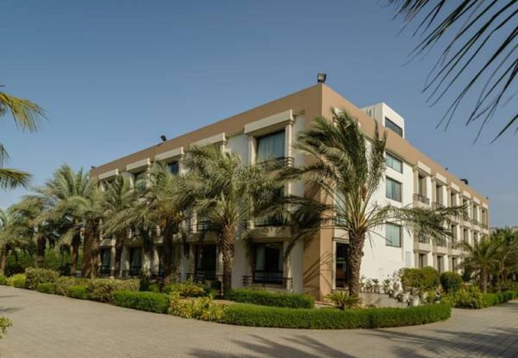 Quality Inn Palms Gāndhīdhām Exteriör bild