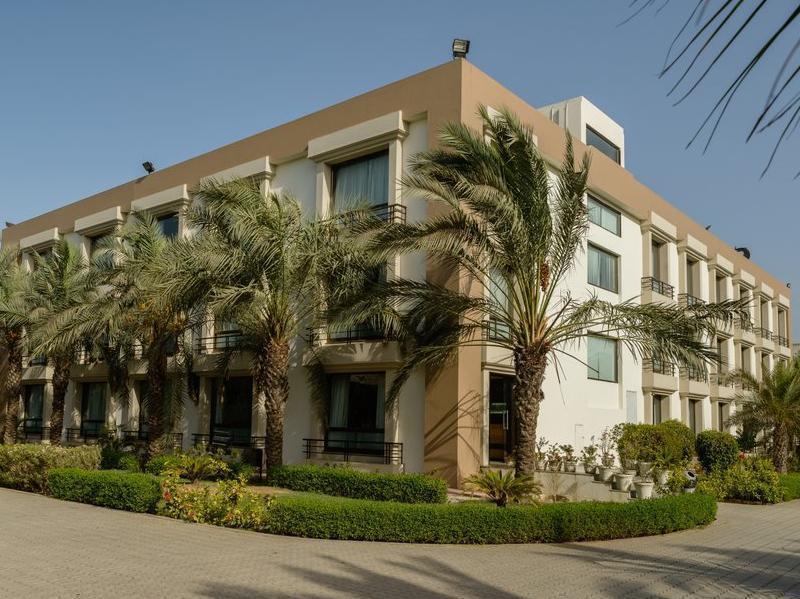 Quality Inn Palms Gāndhīdhām Exteriör bild