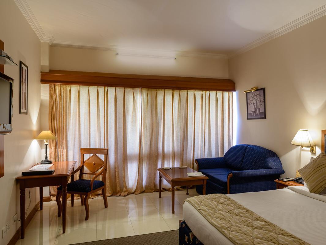 Quality Inn Palms Gāndhīdhām Exteriör bild