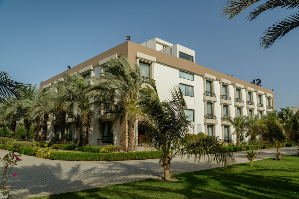 Quality Inn Palms Gāndhīdhām Exteriör bild