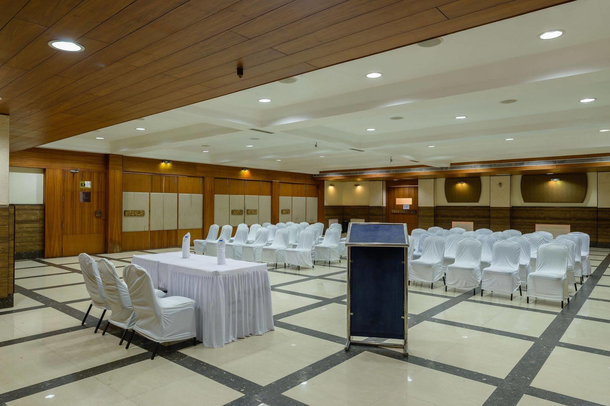 Quality Inn Palms Gāndhīdhām Exteriör bild