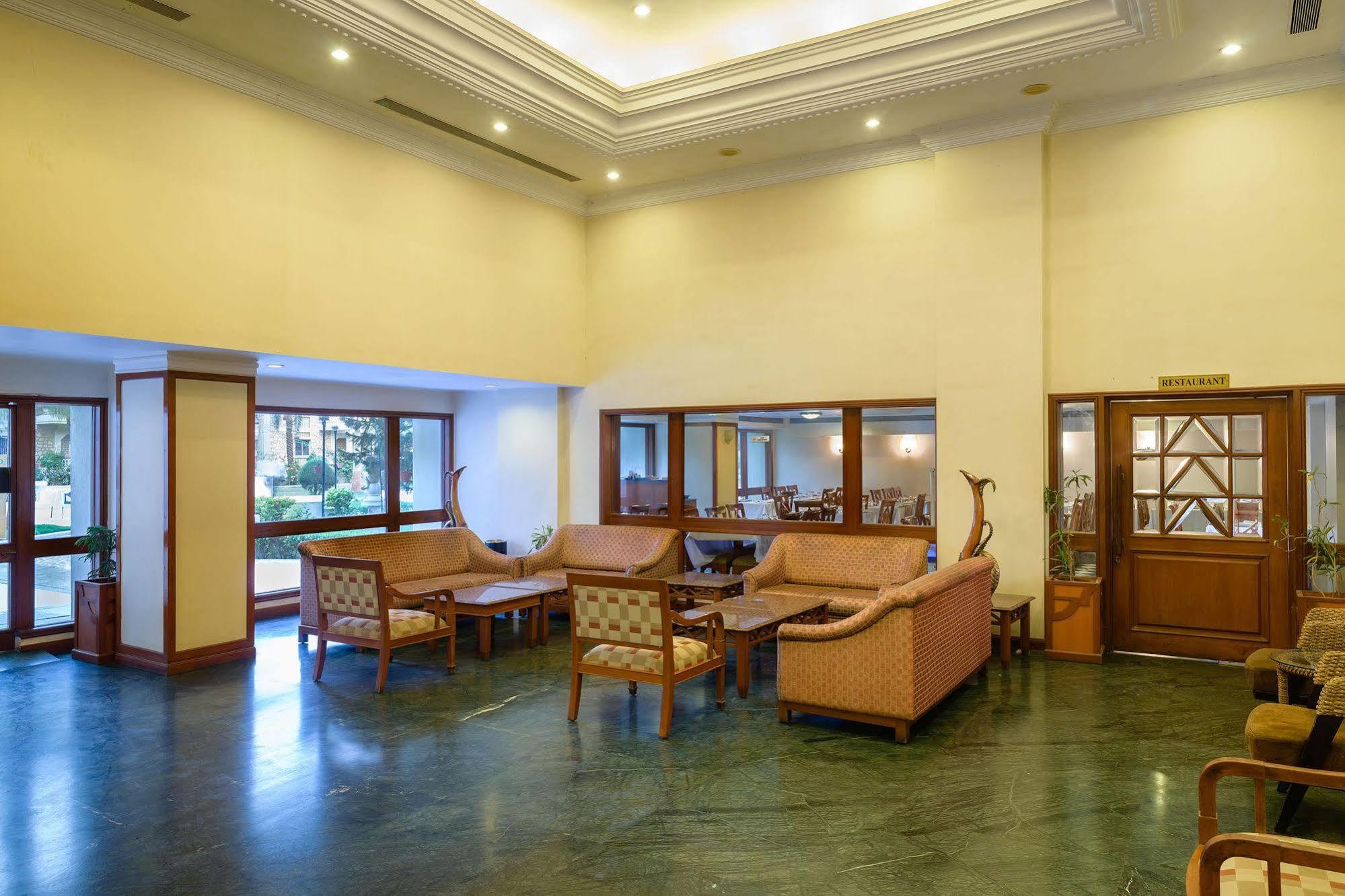 Quality Inn Palms Gāndhīdhām Exteriör bild