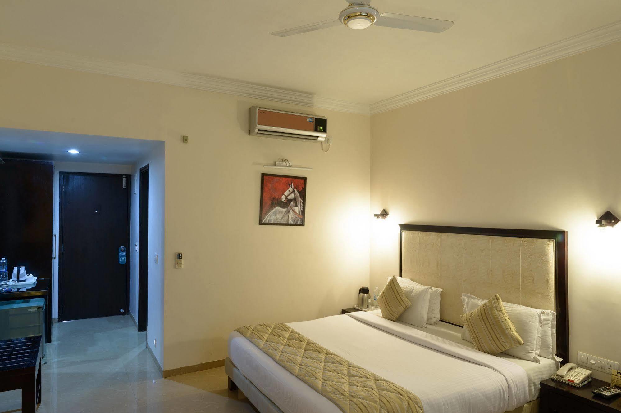 Quality Inn Palms Gāndhīdhām Exteriör bild