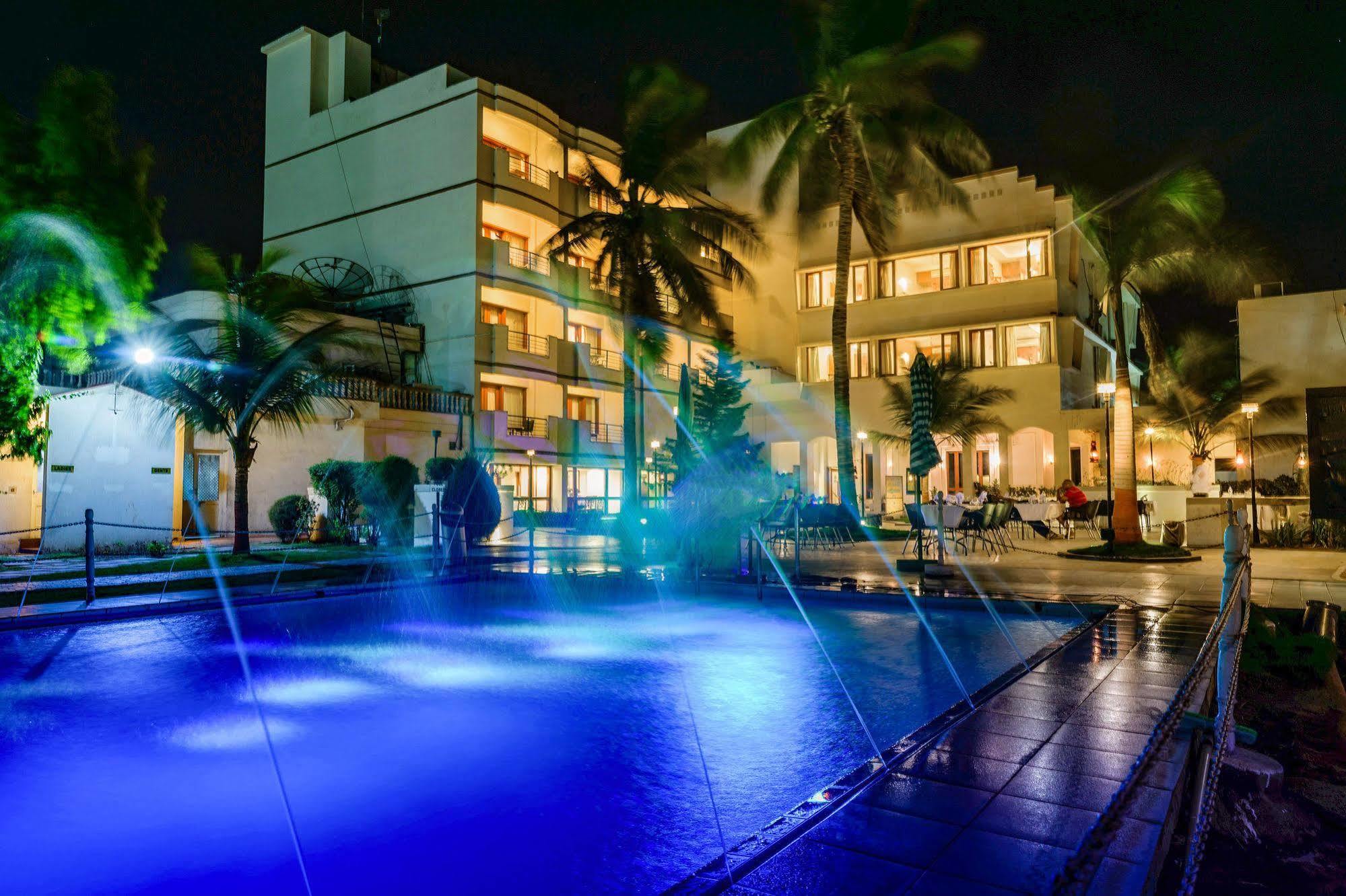 Quality Inn Palms Gāndhīdhām Exteriör bild