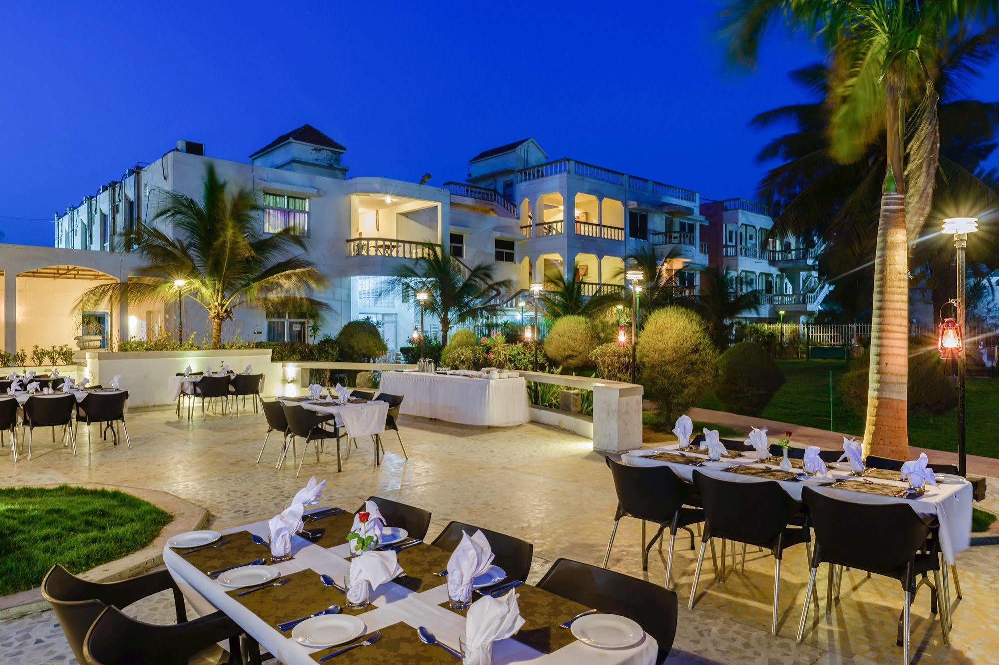 Quality Inn Palms Gāndhīdhām Exteriör bild